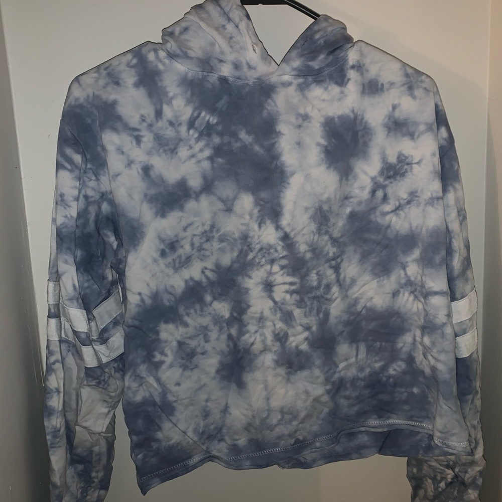 Long sleeve hooded crop top